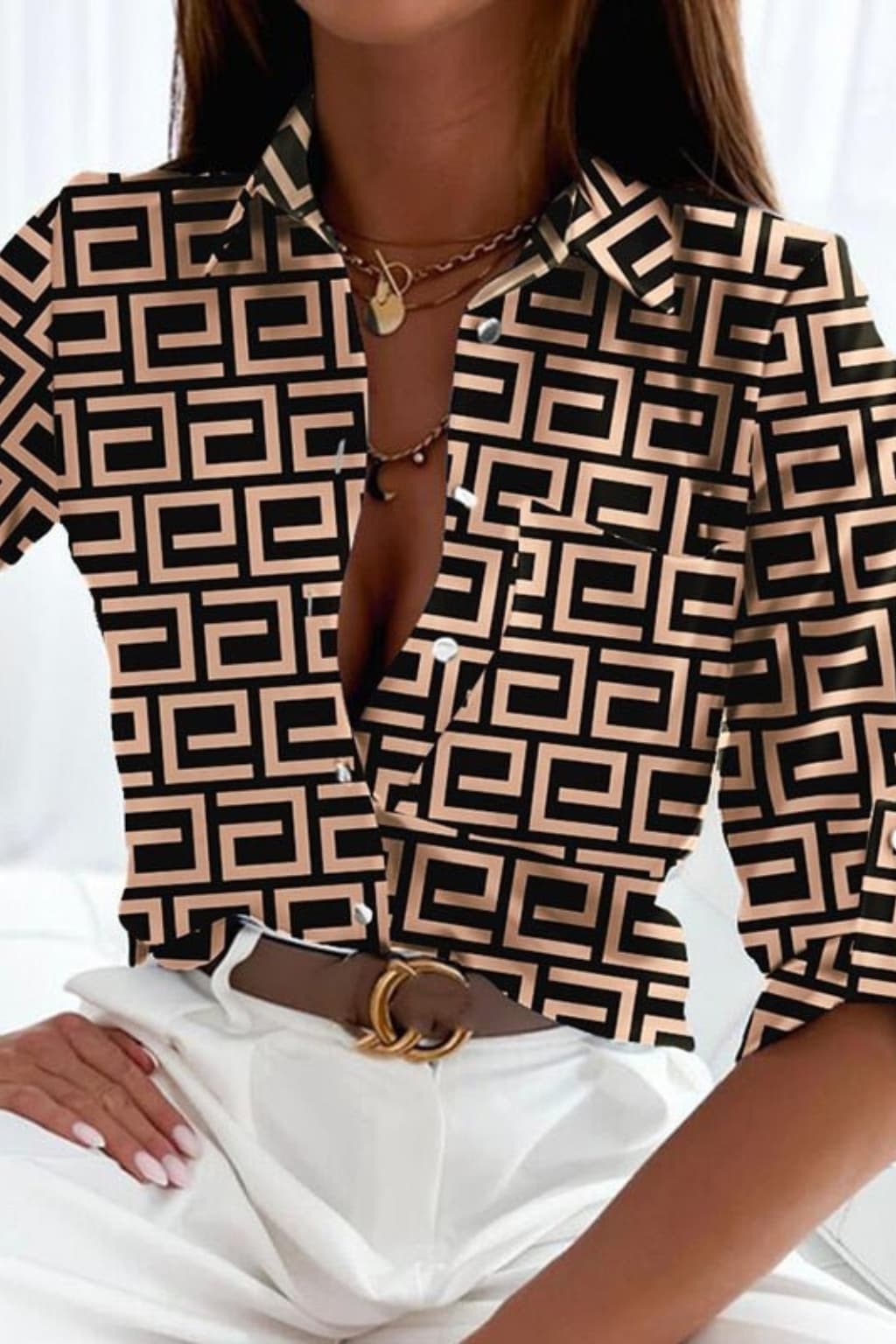 Women’s Tailored Fit Shirt with Abstract Print Detail